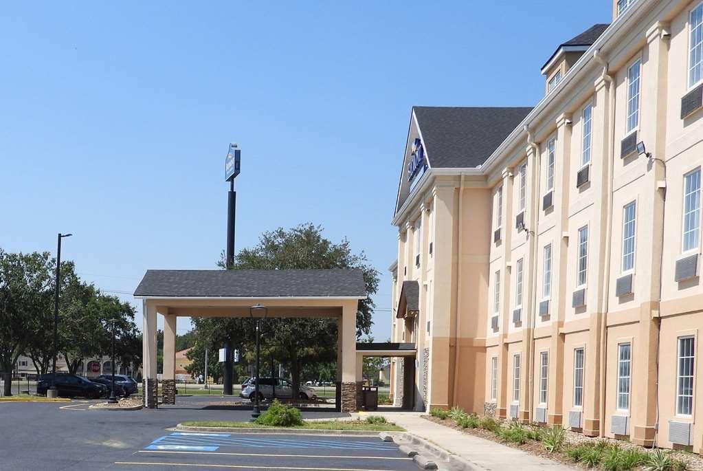 Отель Baymont By Wyndham Lafayette Airport Экстерьер фото